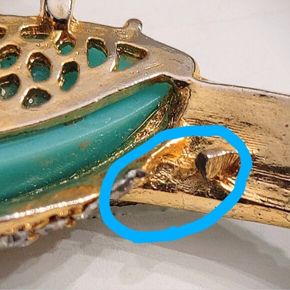 Unsigned Vintage Colorful Enamel, Lucite and Rhinestone Toucan Brooch - damage - Picture 5 of 7